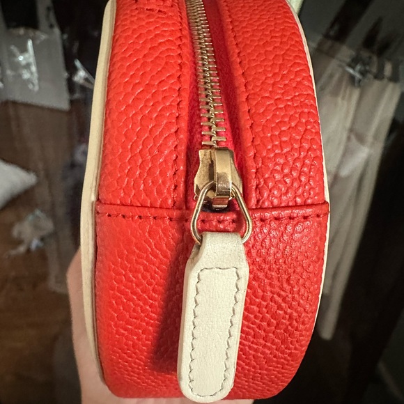 CHANEL Caviar Quilted Filigree cross body purse and dust bag. - Picture 6 of 8